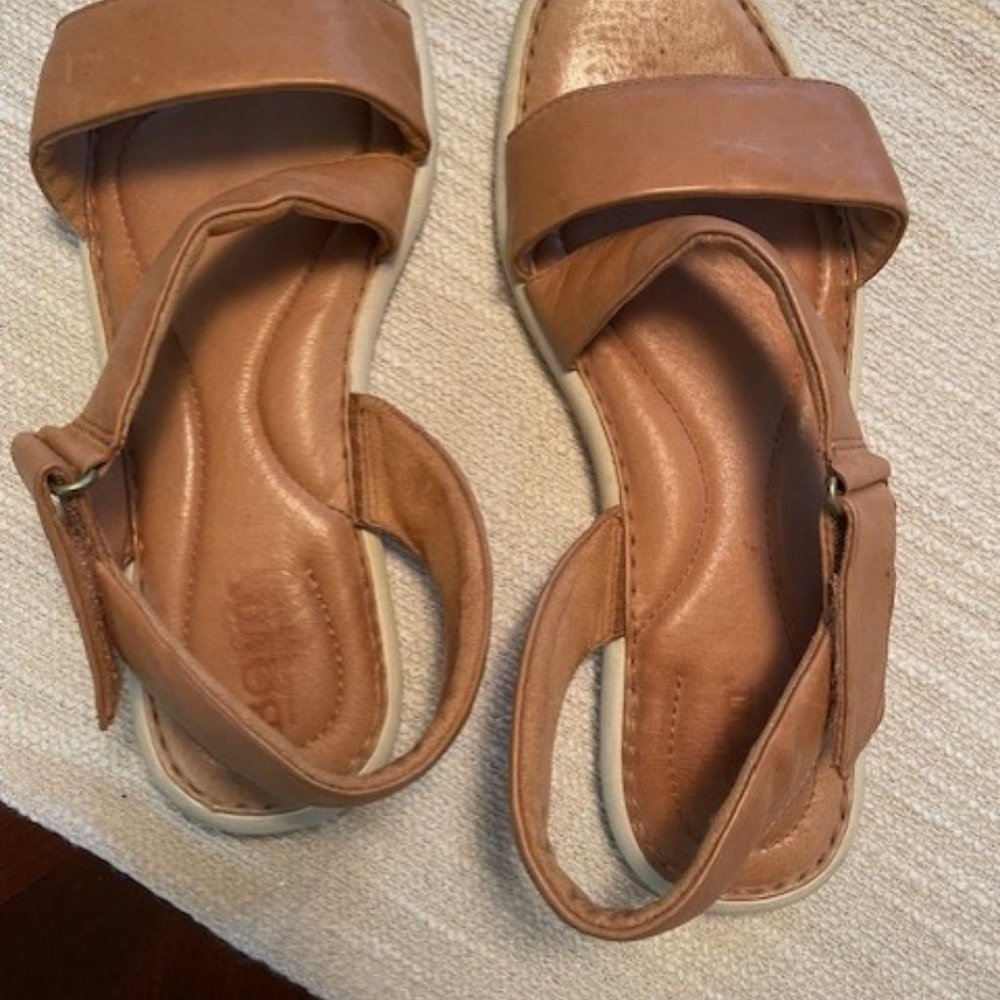 Born Rahway Tan leather Size 9 Strappy Sandals size 9